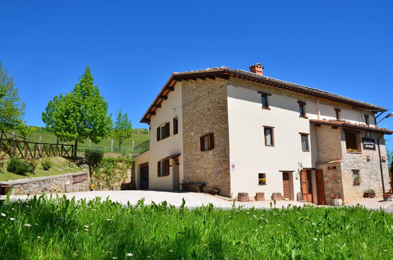 Agriturismo Le Castellare Монтемонако Экстерьер фото