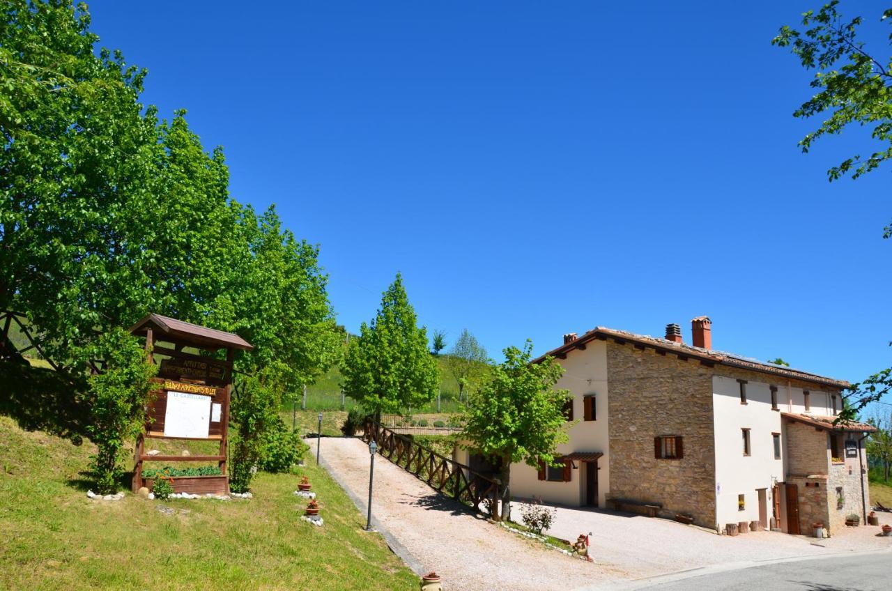 Agriturismo Le Castellare Монтемонако Экстерьер фото