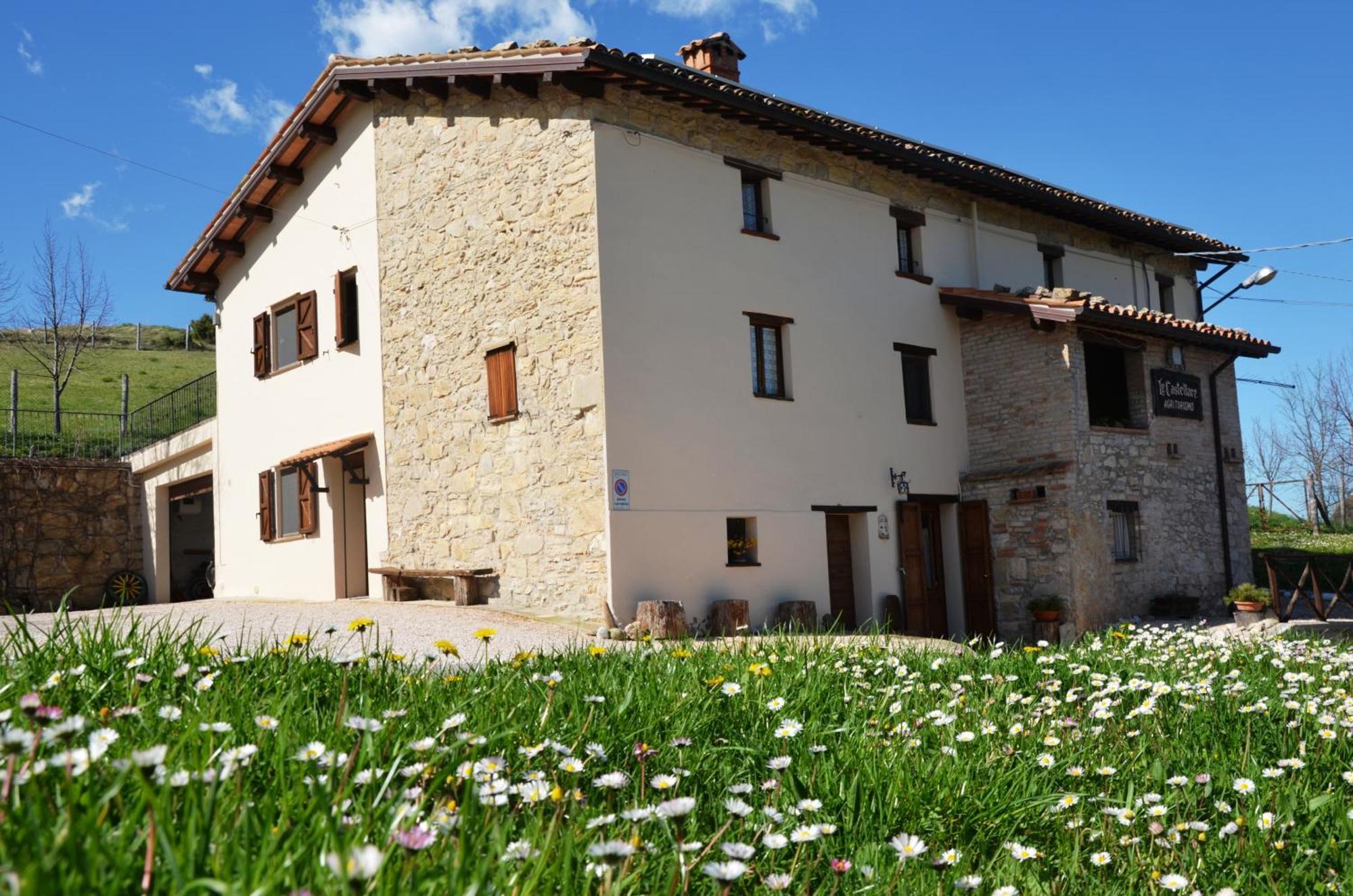 Agriturismo Le Castellare Монтемонако Экстерьер фото