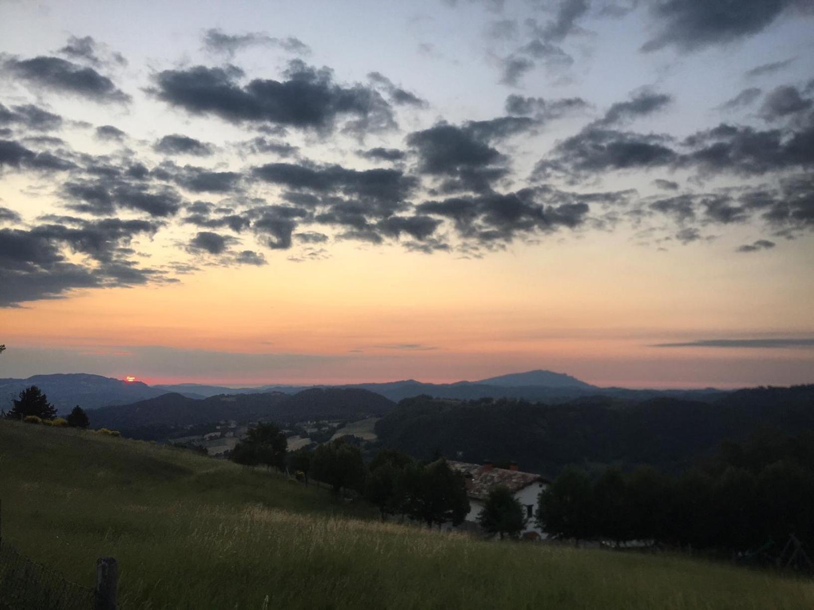 Agriturismo Le Castellare Монтемонако Экстерьер фото