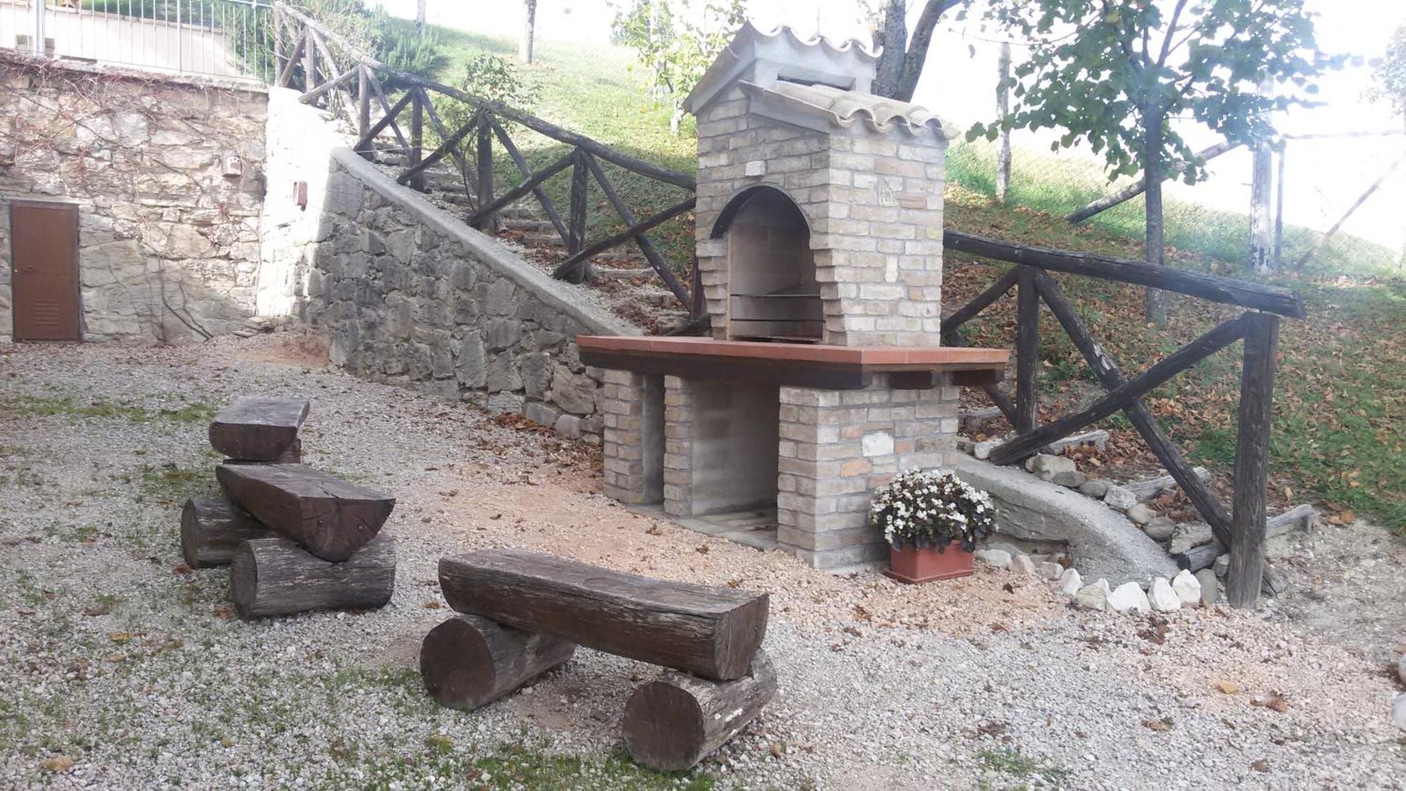 Agriturismo Le Castellare Монтемонако Экстерьер фото