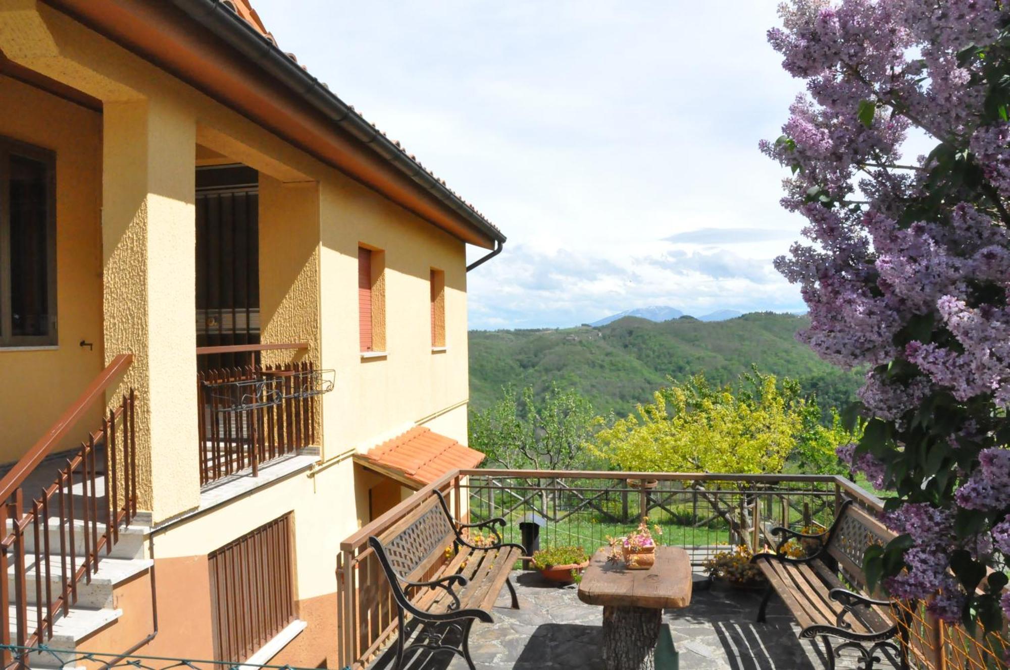 Agriturismo Le Castellare Монтемонако Экстерьер фото